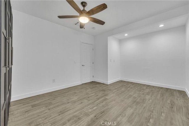 empty room featuring light wood finished floors, recessed lighting, a ceiling fan, and baseboards