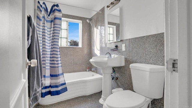 bathroom featuring toilet and shower / bath combo