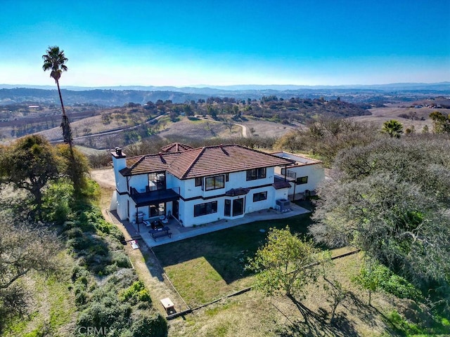 drone / aerial view featuring a mountain view