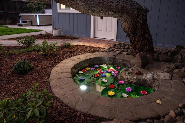 view of yard with a hot tub