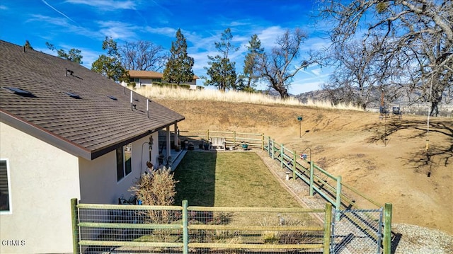 view of yard featuring a rural view