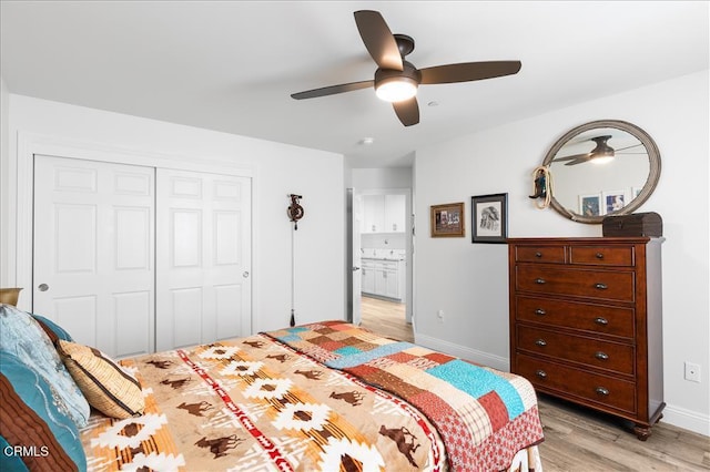 17600 Ascot Ct, Tehachapi, CA 93561 - bedroom with light wood-type flooring, a closet, a ceiling fan, and ensuite bath
