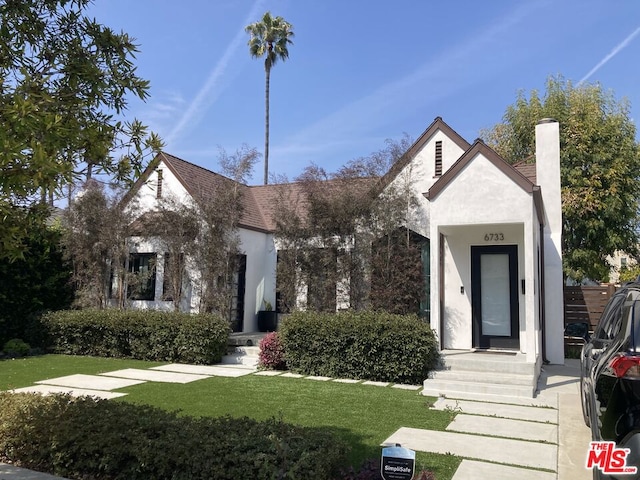 view of front of home with a front yard