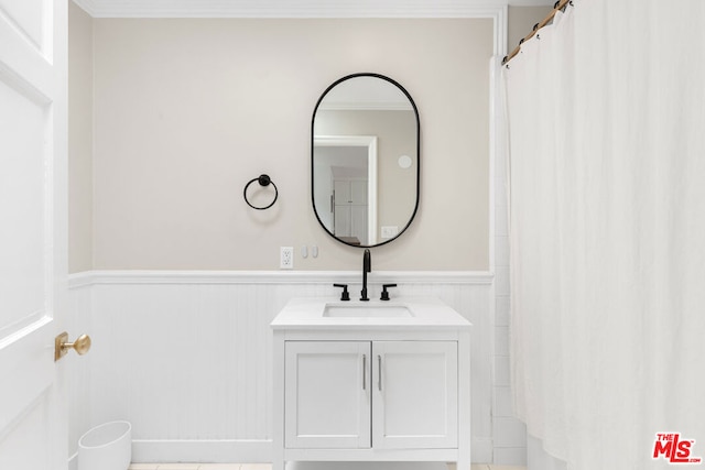 bathroom with crown molding and vanity