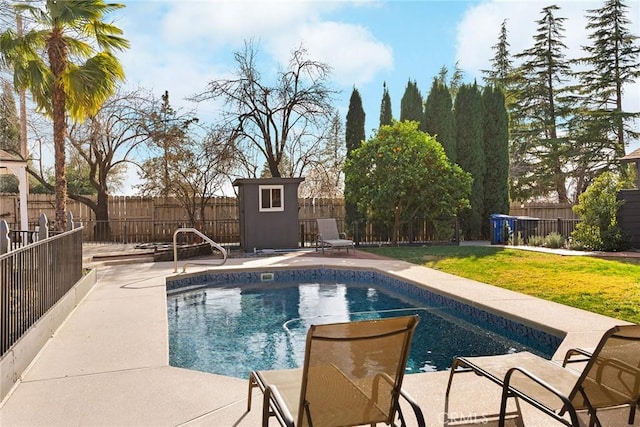 view of swimming pool with a patio area and a lawn