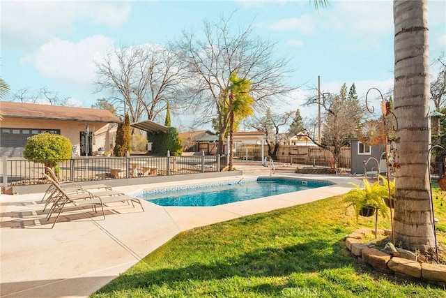 view of swimming pool featuring a patio