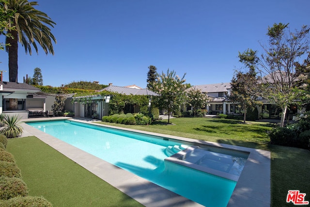 view of swimming pool featuring a lawn