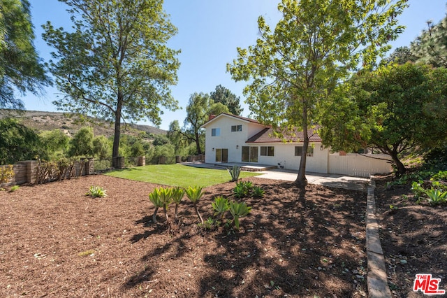 view of yard with a patio and a mountain view