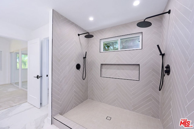 bathroom featuring a healthy amount of sunlight and tiled shower