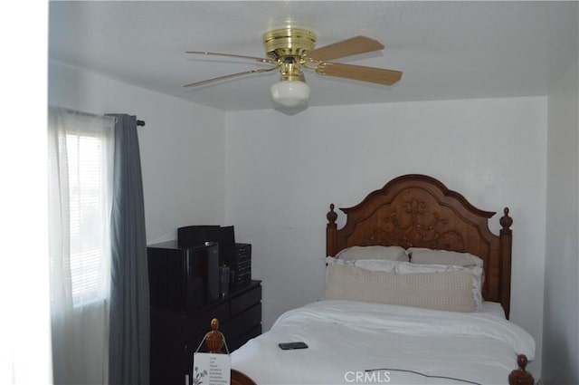 bedroom featuring ceiling fan