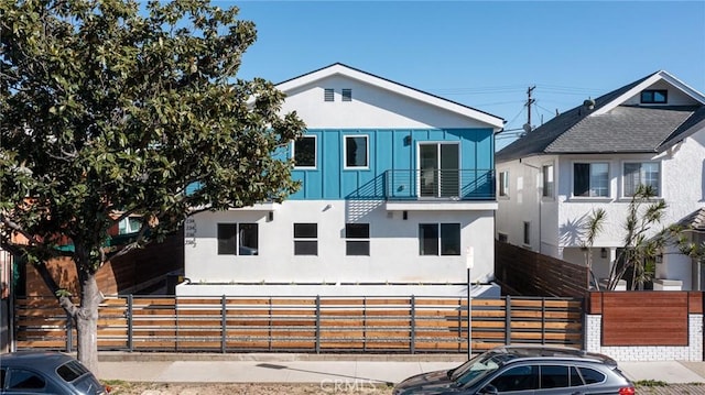 view of front of home featuring a balcony