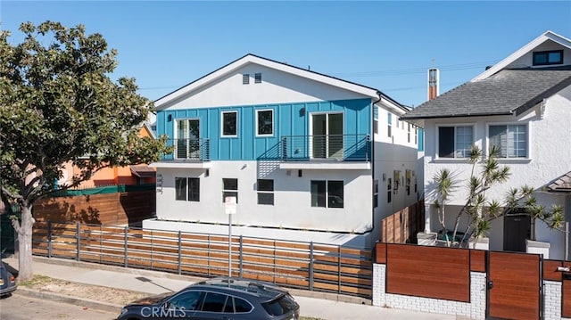 236 N Burlington, Los Angeles, CA 90026 - view of front of home featuring a fenced front yard and stucco siding