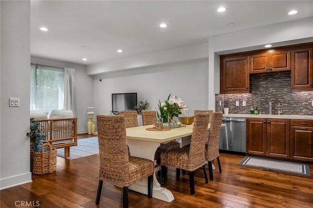 dining space with sink and dark hardwood / wood-style floors