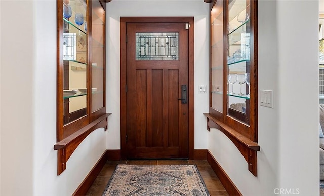 entryway featuring baseboards