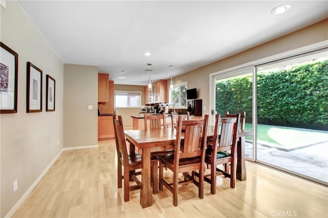 dining room featuring light wood-style floors, recessed lighting, and baseboards