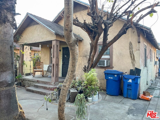 view of front of house featuring a patio