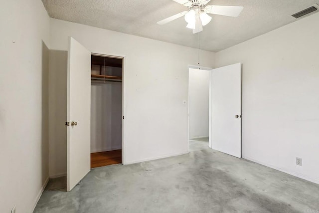 unfurnished bedroom featuring ceiling fan, a closet, and a textured ceiling