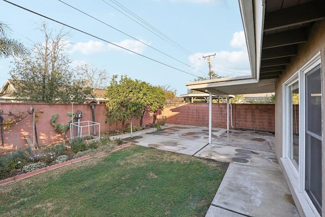 view of yard with a patio area