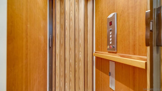 room details with elevator