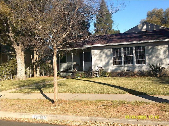 view of front of house with a front lawn and a porch