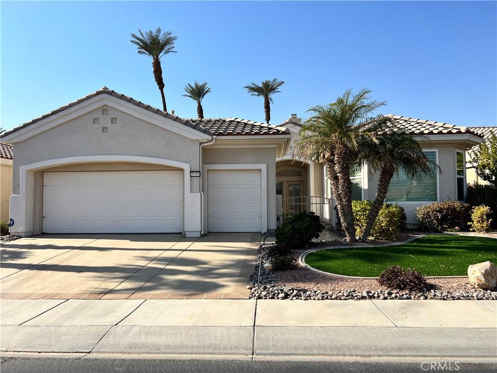 view of front of home featuring a garage and a front yard