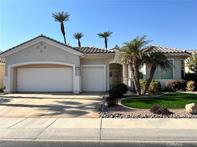 view of front of home featuring a garage and a front yard