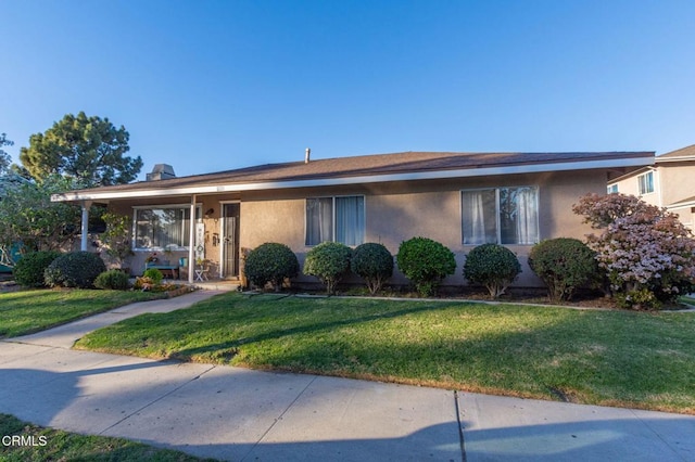 view of front of house featuring a front yard