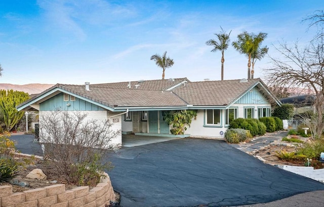 single story home with a mountain view