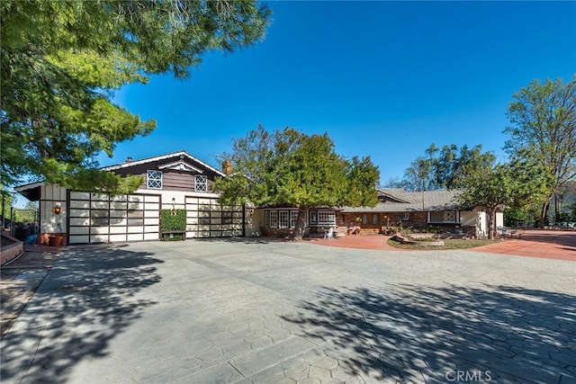 Listing photo 2 for 6006 Clear Valley Rd, Hidden Hills CA 91302