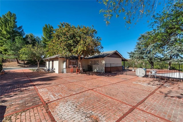 Listing photo 3 for 6006 Clear Valley Rd, Hidden Hills CA 91302