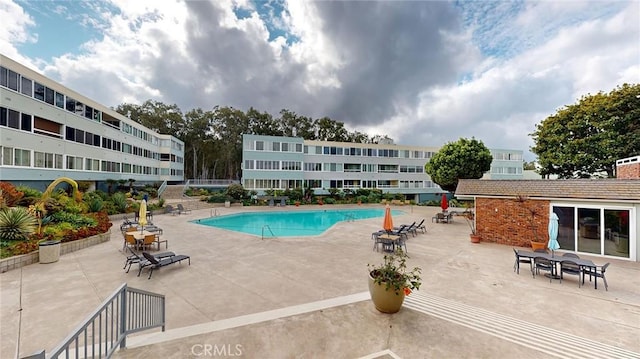 view of swimming pool with a patio