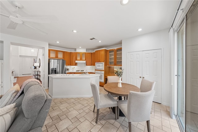 dining space with sink and ceiling fan