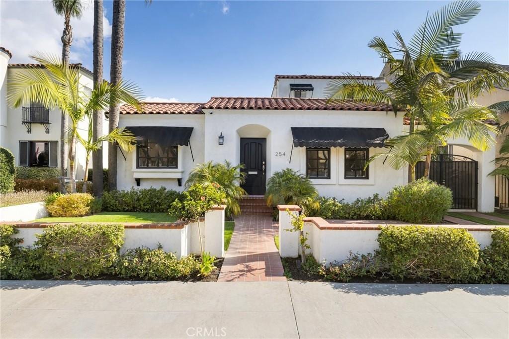 view of mediterranean / spanish-style house