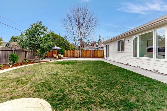 view of yard featuring a patio