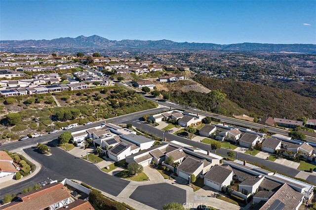 birds eye view of property featuring a mountain view