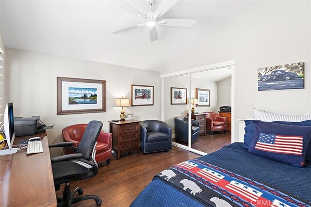 bedroom featuring dark wood-type flooring, ceiling fan, and a closet