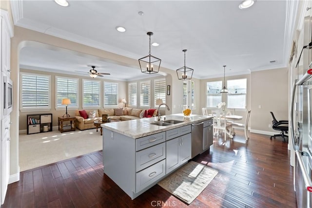 kitchen featuring sink, decorative light fixtures, gray cabinets, an island with sink, and stainless steel appliances