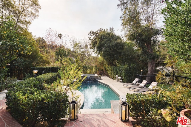 view of swimming pool featuring a patio area and a jacuzzi