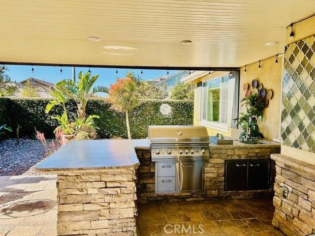 view of patio / terrace featuring an outdoor kitchen and grilling area