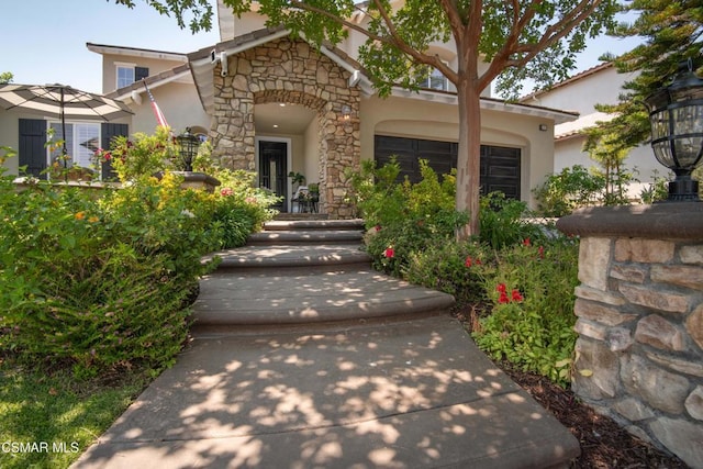 view of front of house with a garage