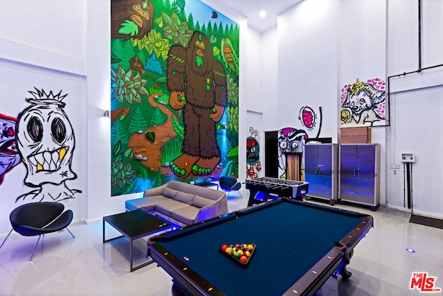 playroom featuring a towering ceiling and pool table