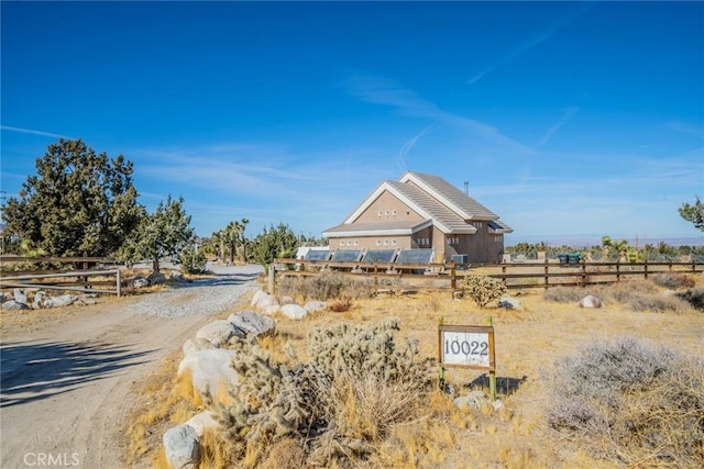 view of front of property featuring a rural view