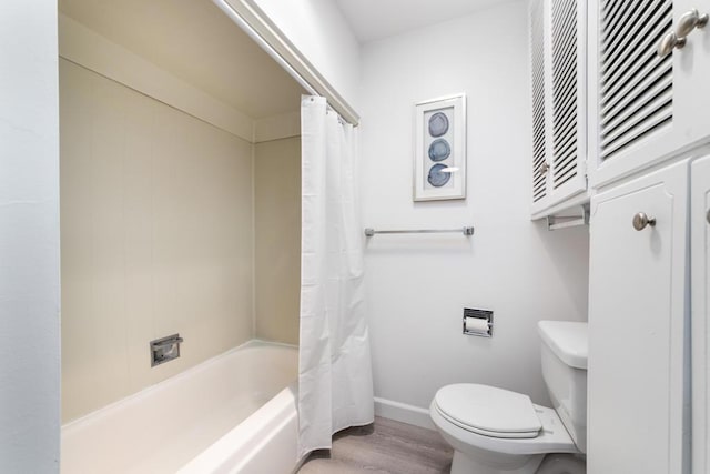 bathroom featuring shower / tub combo with curtain, hardwood / wood-style floors, and toilet