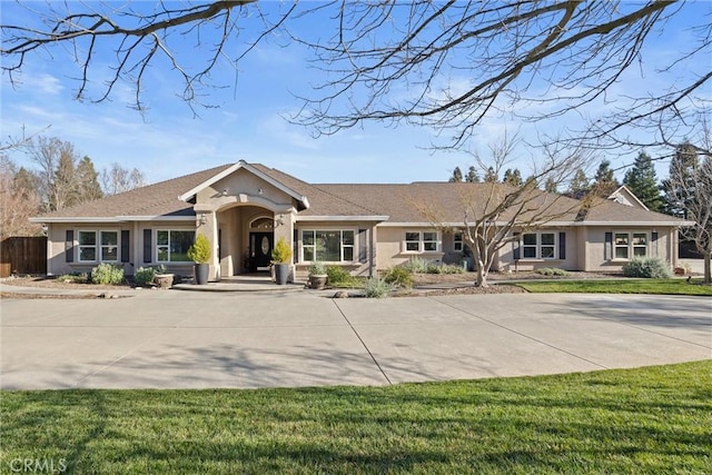 ranch-style home featuring a front yard