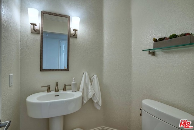 bathroom featuring sink and toilet