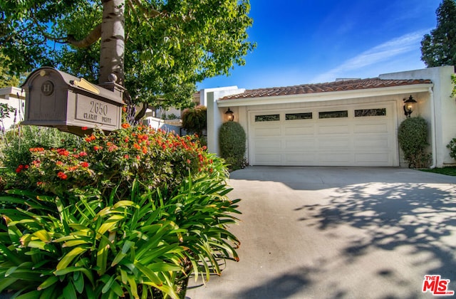 view of front facade featuring a garage