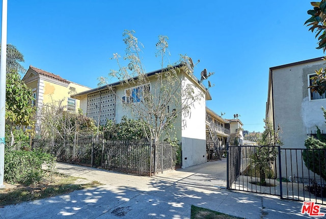 Listing photo 3 for 910 S Catalina St Unit 8, Los Angeles CA 90006