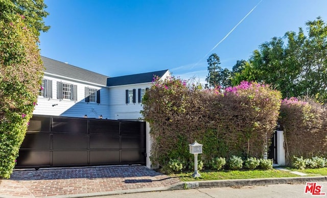 view of front facade featuring a garage