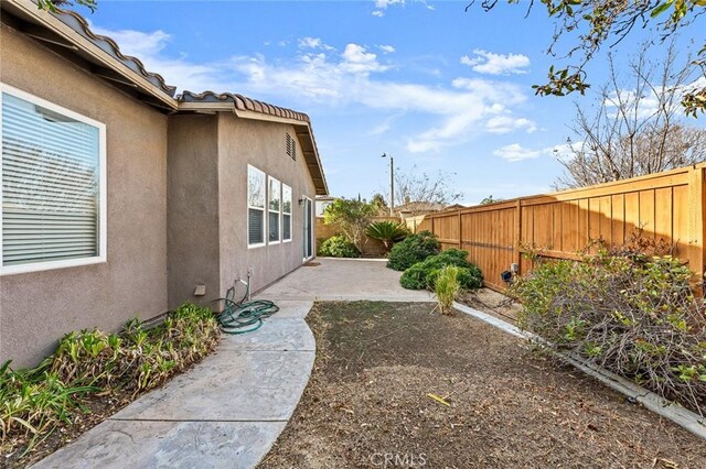 view of yard with a patio area