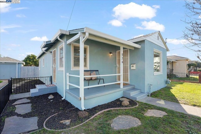 bungalow-style house featuring a front yard and covered porch